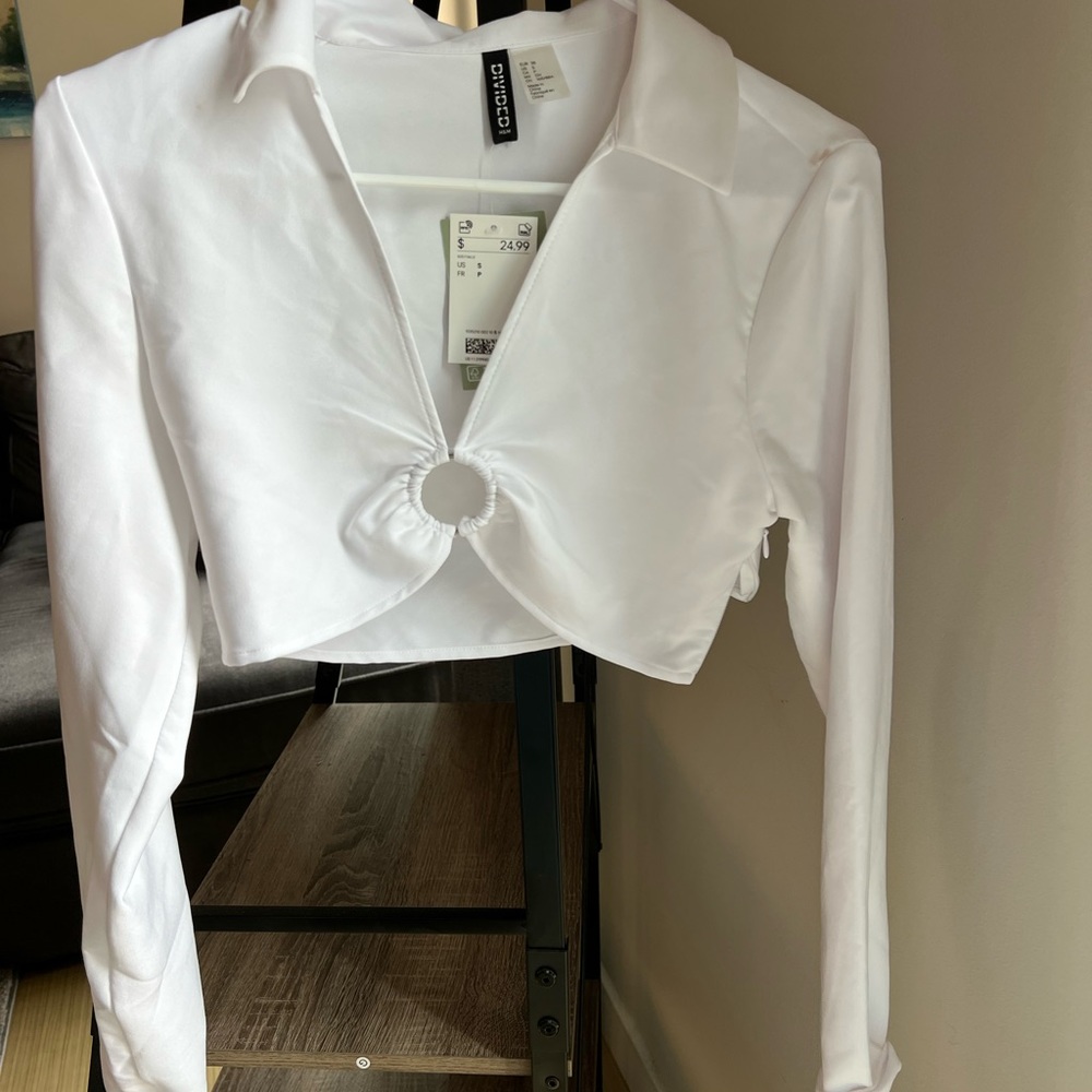 White long sleeve ring center crop